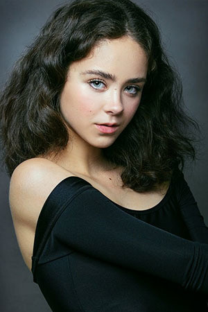 Nadia Latifi backdrop