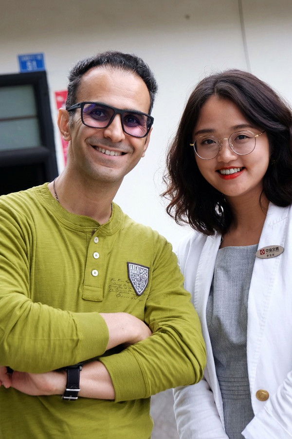 Seyed Vahid Olyaee backdrop