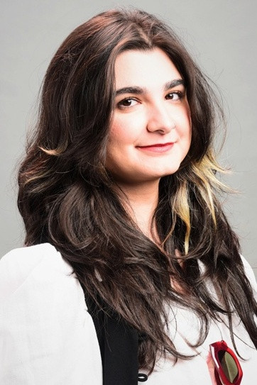 Maju de Paiva backdrop