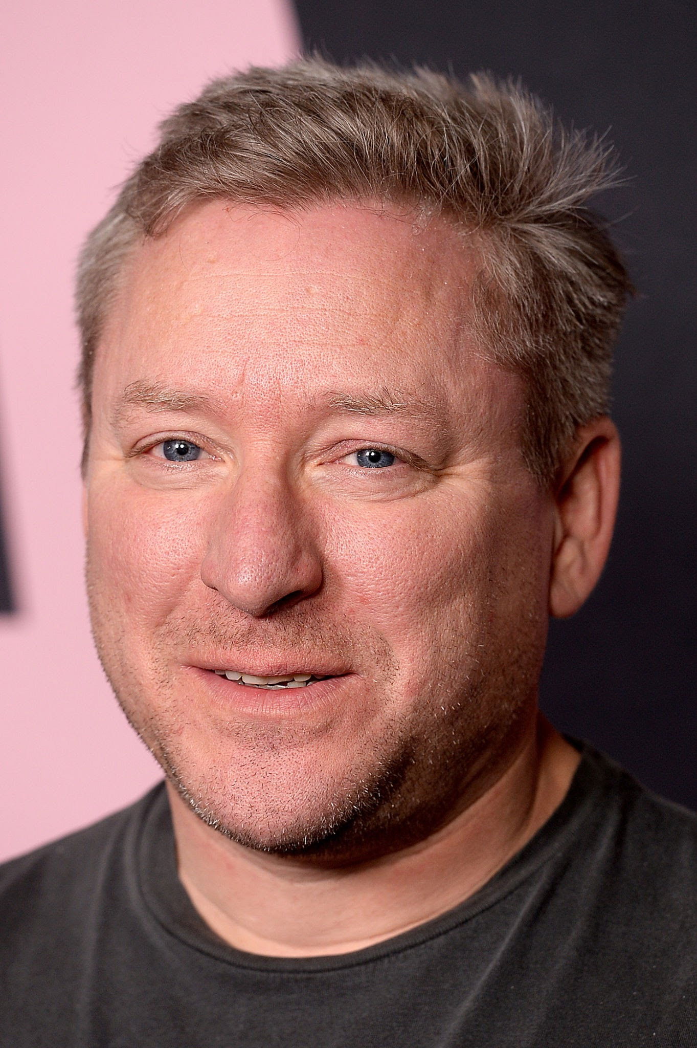 Riqard Bilinhëm backdrop