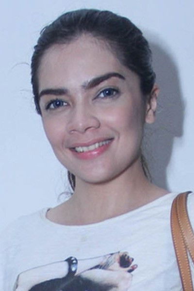 Nova Soraya backdrop