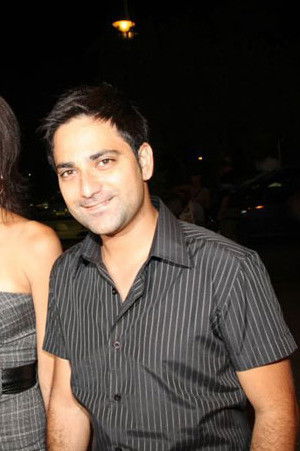 ליאור דטאוקר backdrop