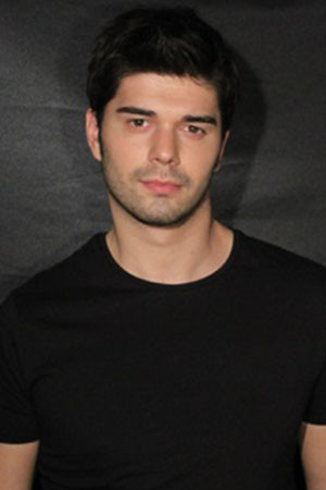 Batuhan Ekşi backdrop