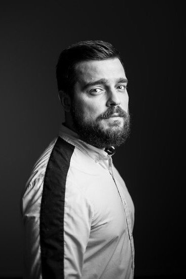 Klāvs Mellis backdrop