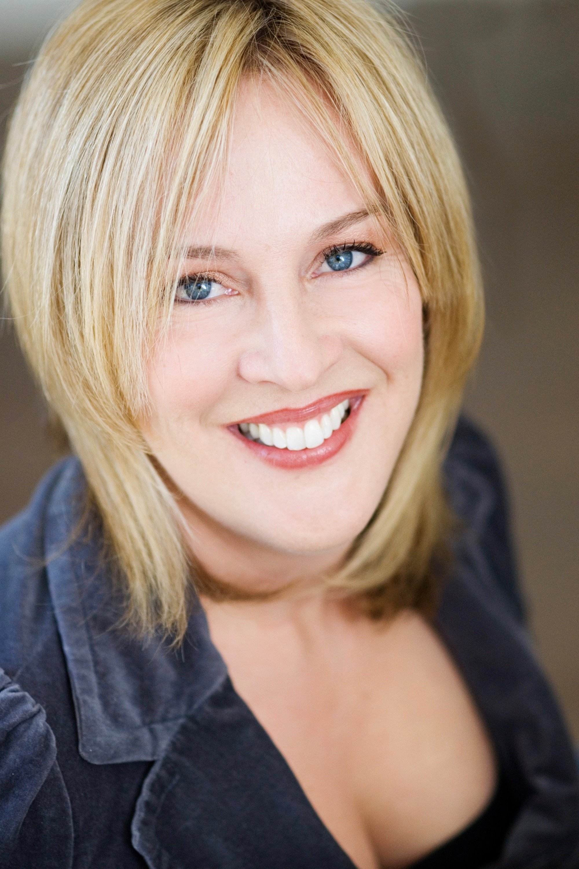 Melanie Hutsell backdrop