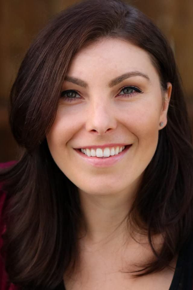 Jasmine Fontes backdrop