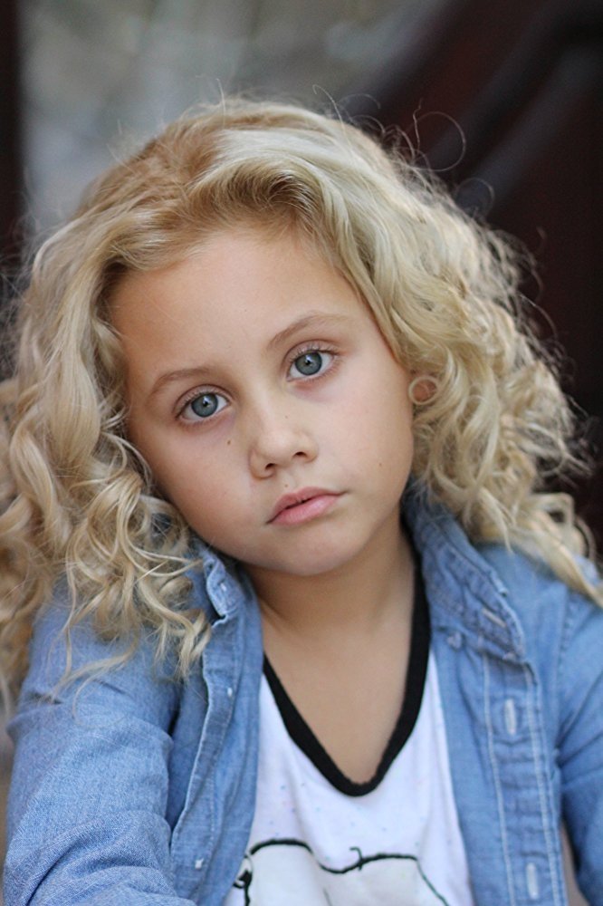 Channah Zeitung backdrop