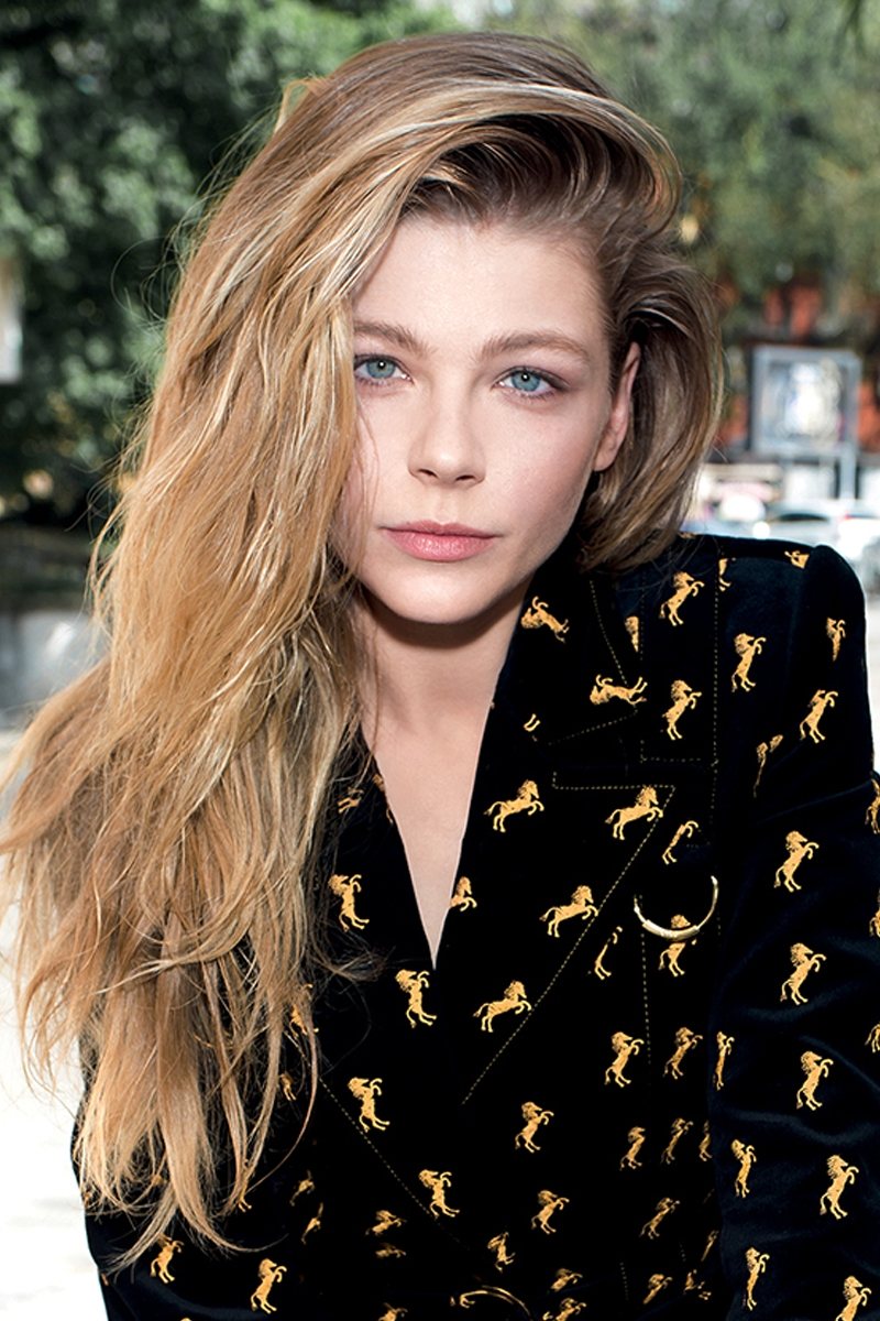 Anastasiia Pustovit backdrop