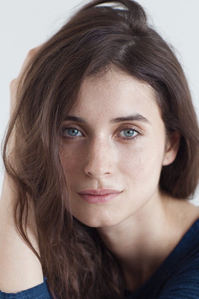 Mariya Akhmetzyanova backdrop