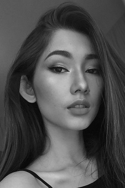 Devina Aureel: Devina Aurëel backdrop