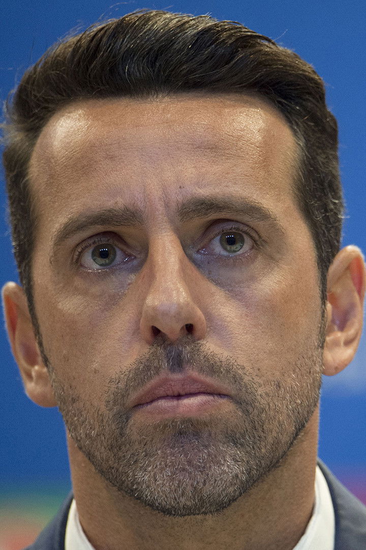 Edu Gaspar backdrop