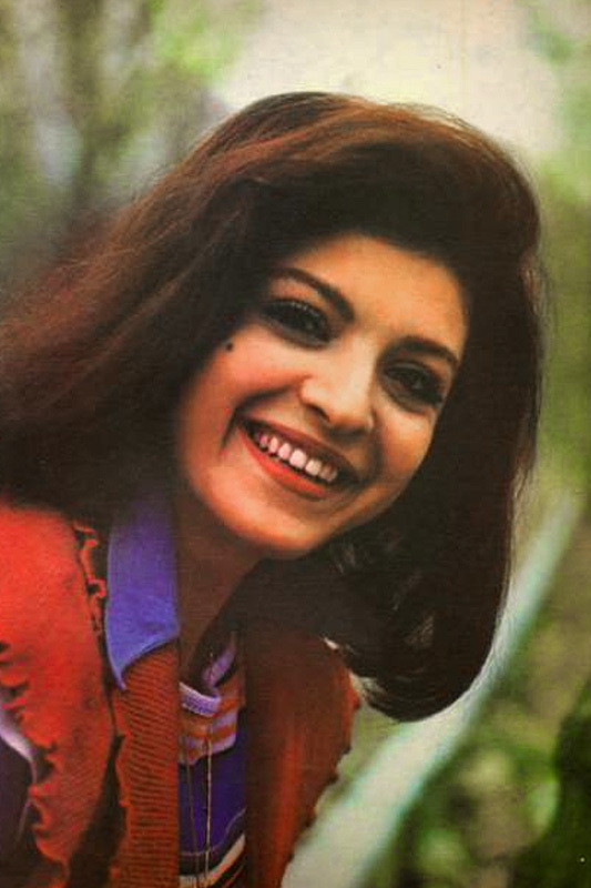 Aylin Vigen backdrop