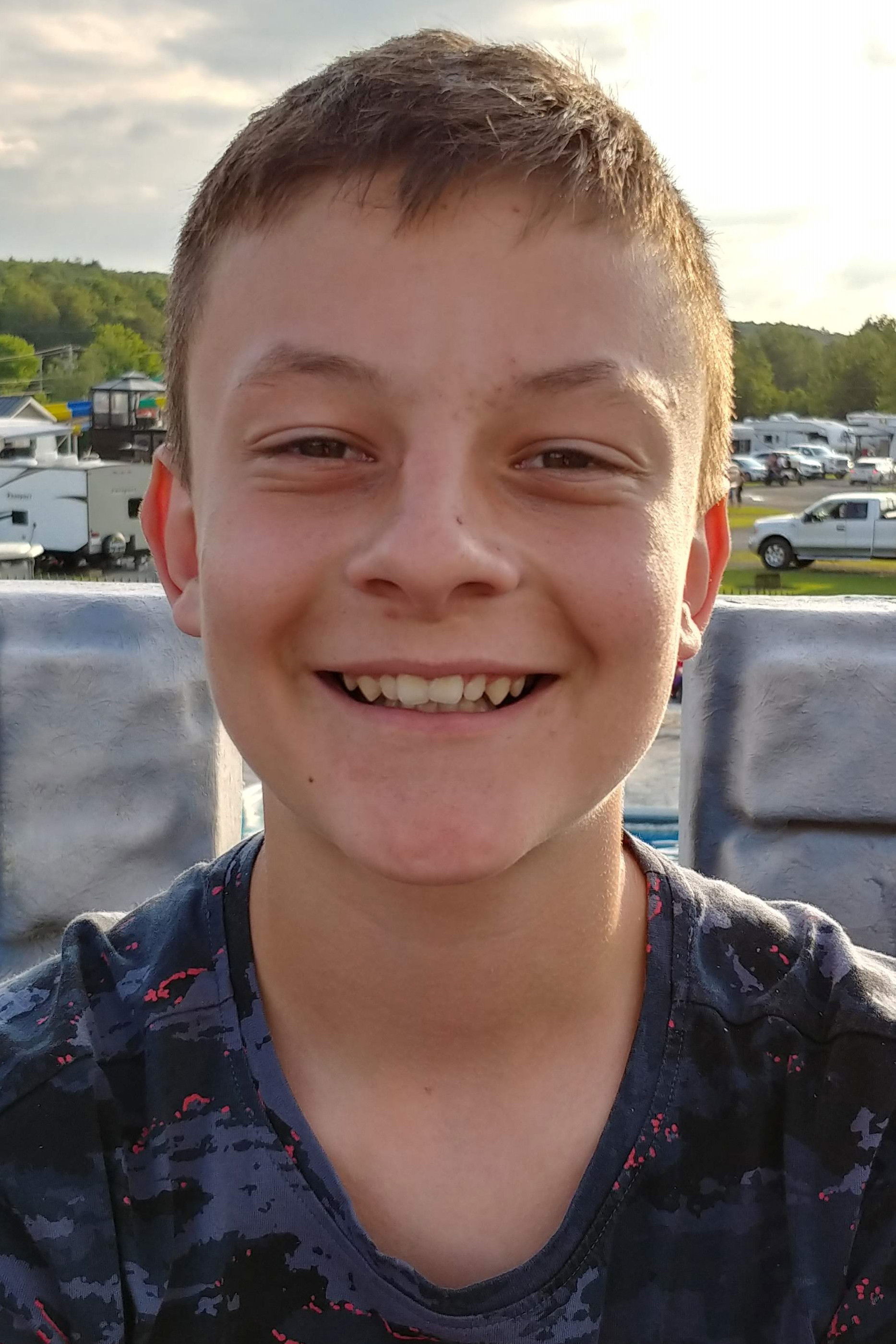 Félix Grenier backdrop