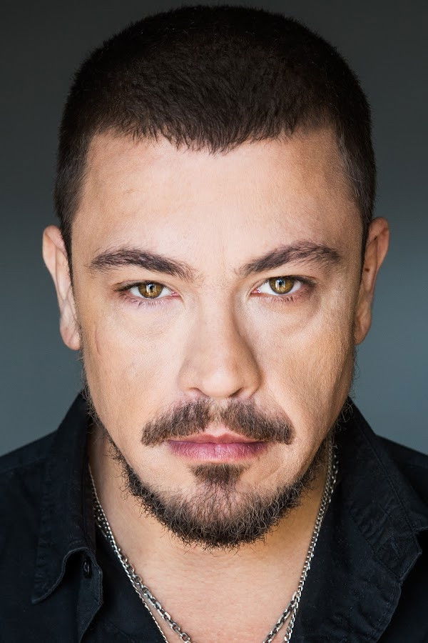 Ricardo Ribeiro backdrop