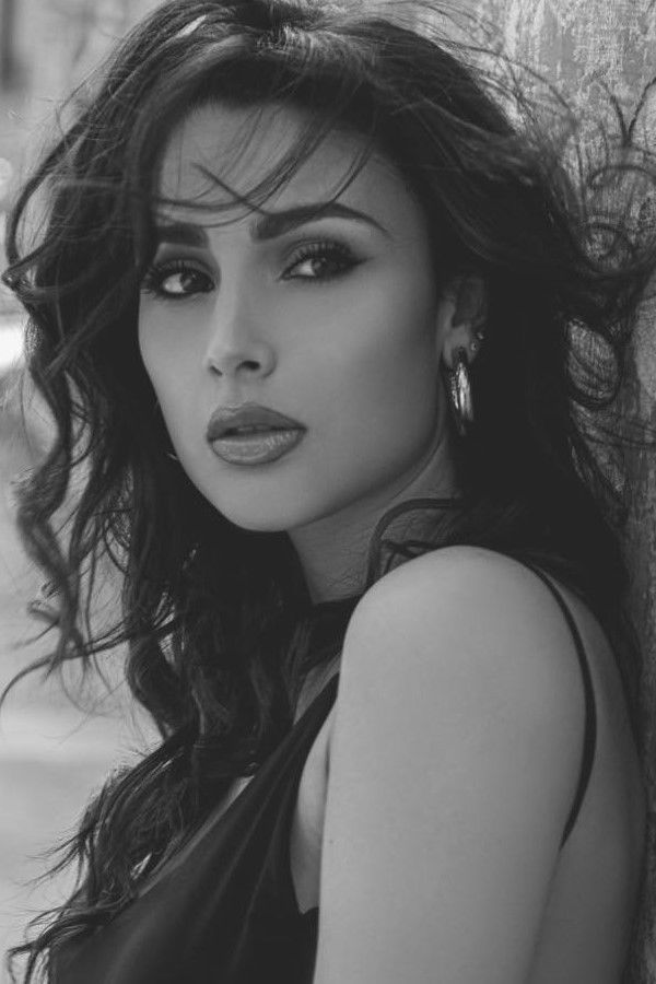 Noemi Sales backdrop