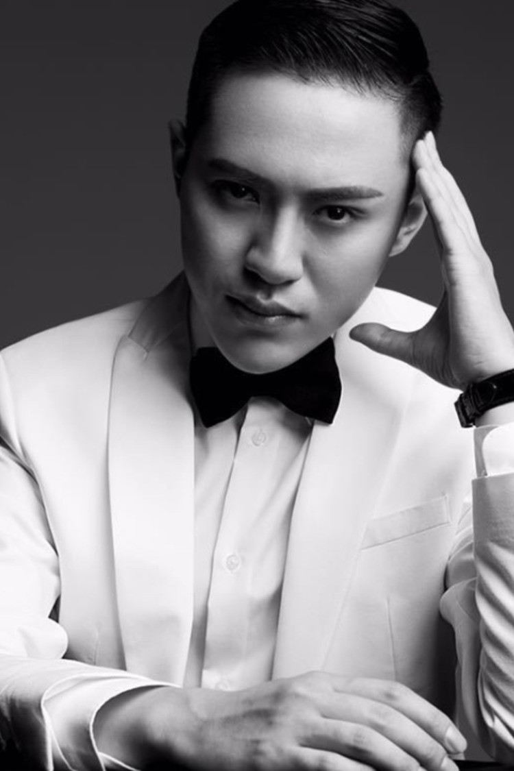 Zhang Renbo backdrop