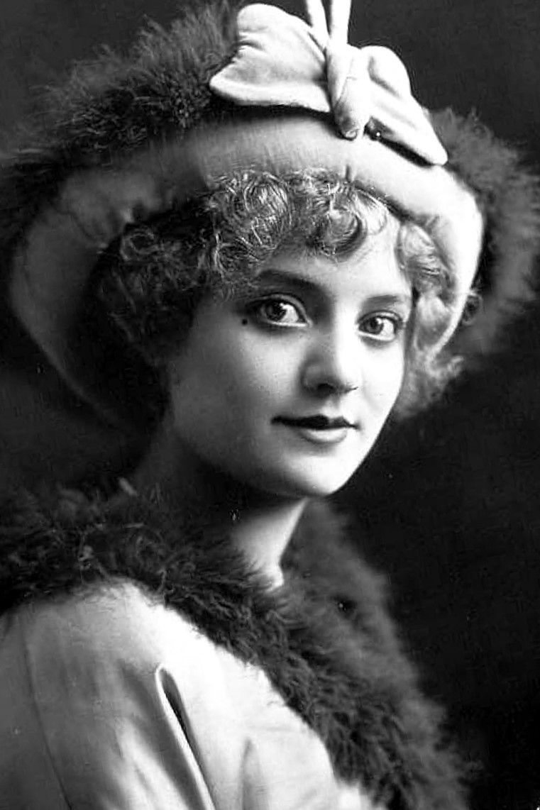 Marie La Varre backdrop