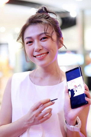 Vivienne Oon backdrop