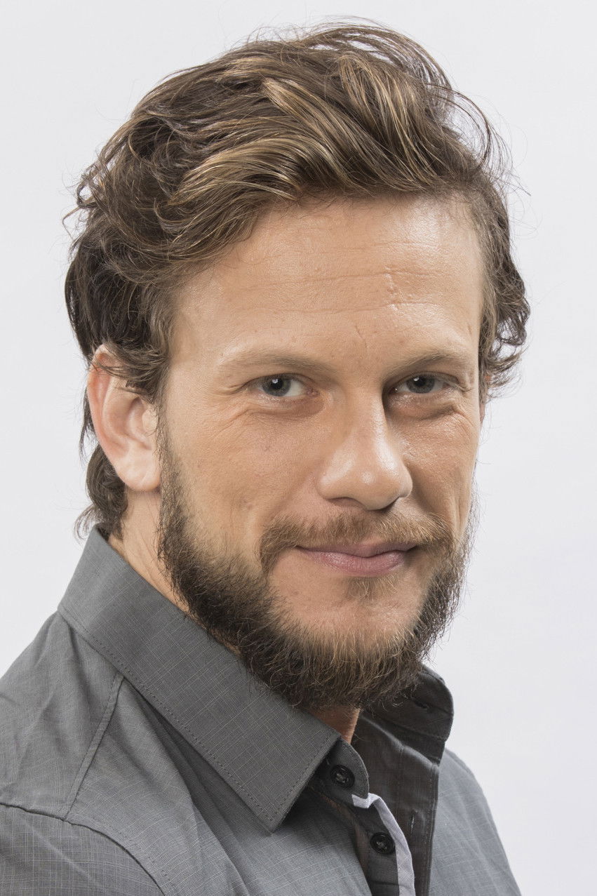 Dudu Pelizzari backdrop