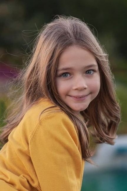 Nisa Sofiya Aksongur backdrop