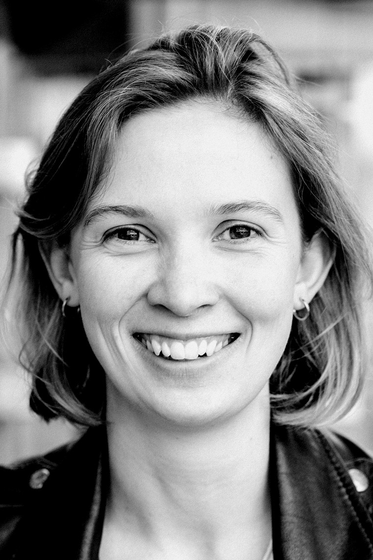 Anna Paula Muth backdrop