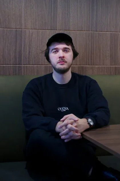 Bence Szemerey backdrop