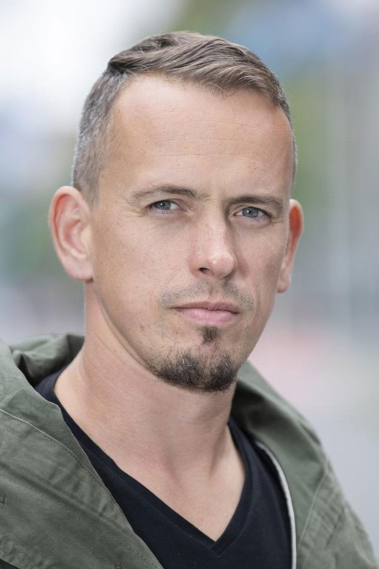 Ove Musting backdrop