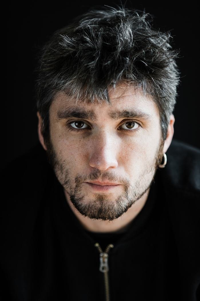 Çeçhu Salgado backdrop