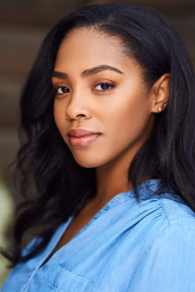 Lauren McCarroll backdrop