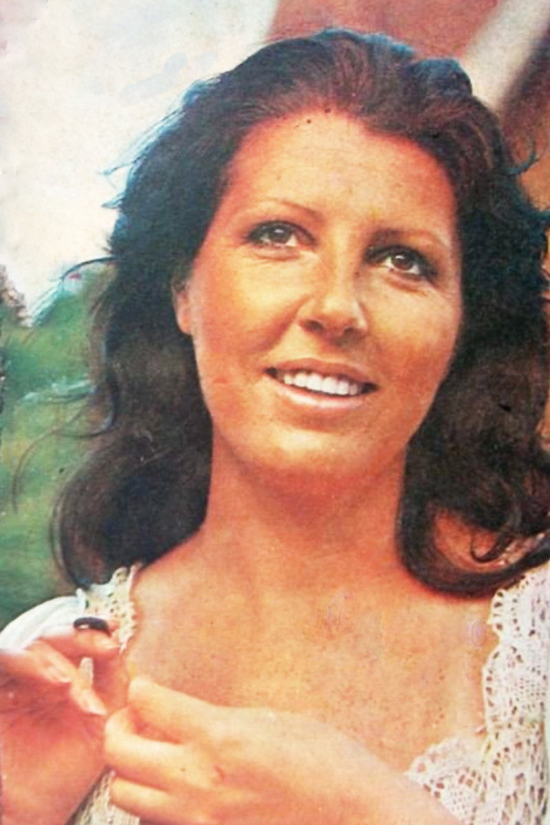 Julia Elena Dávalos backdrop