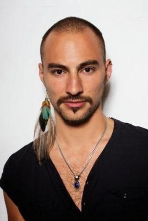 Simon(è) Jaikiriuma Paetau backdrop