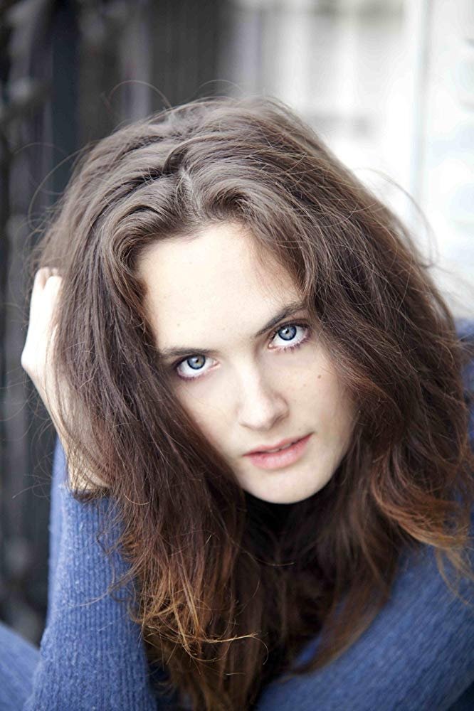 Zoé Wittock backdrop