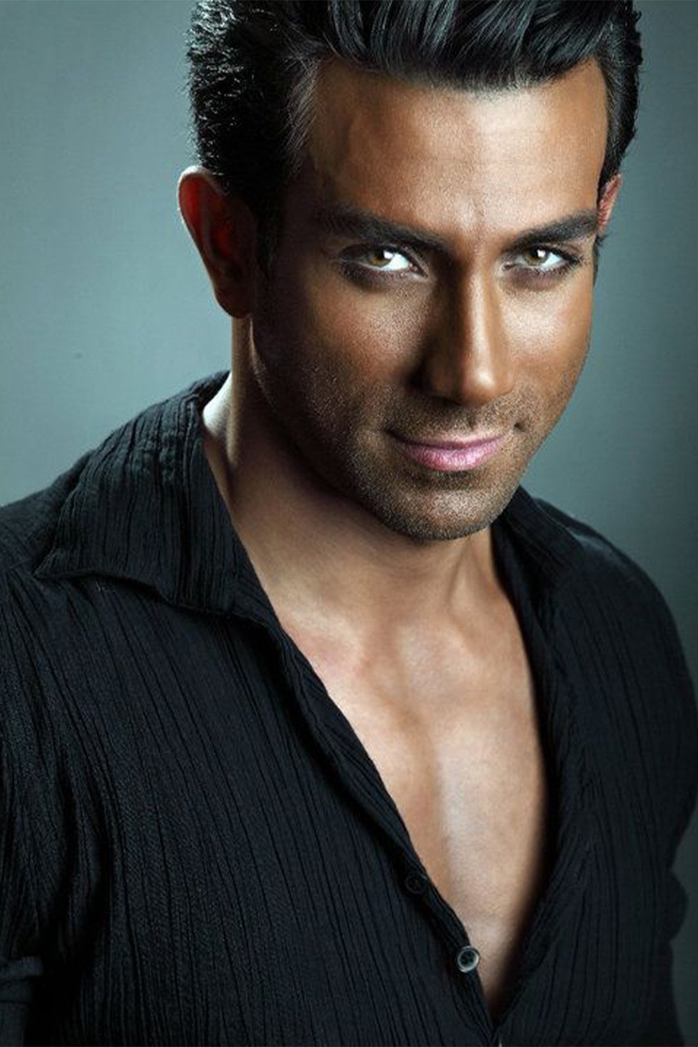 Arash Mohajer backdrop