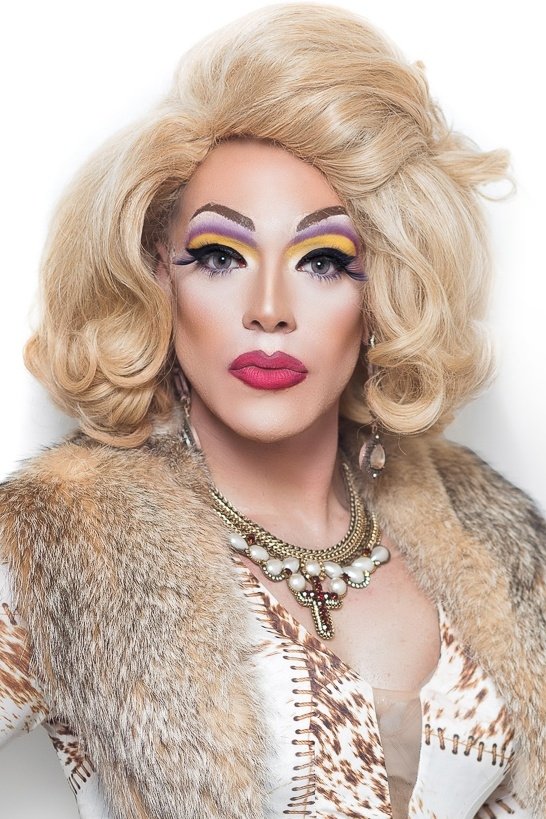 Divina Raio-Laser backdrop