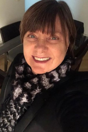 Sheila Dorfman backdrop