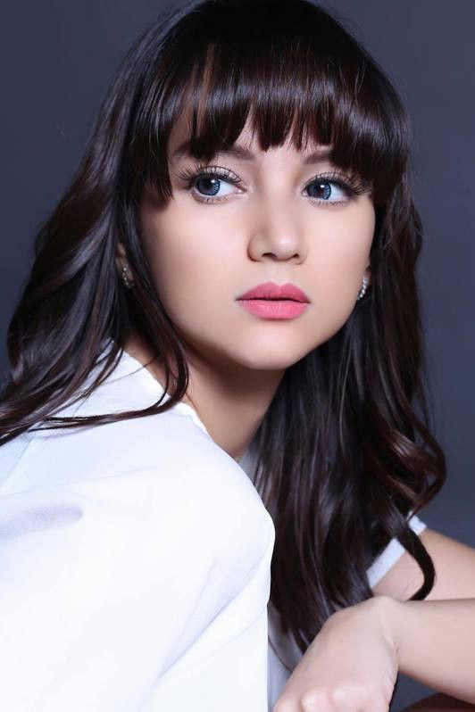 Angelica Simpeler backdrop