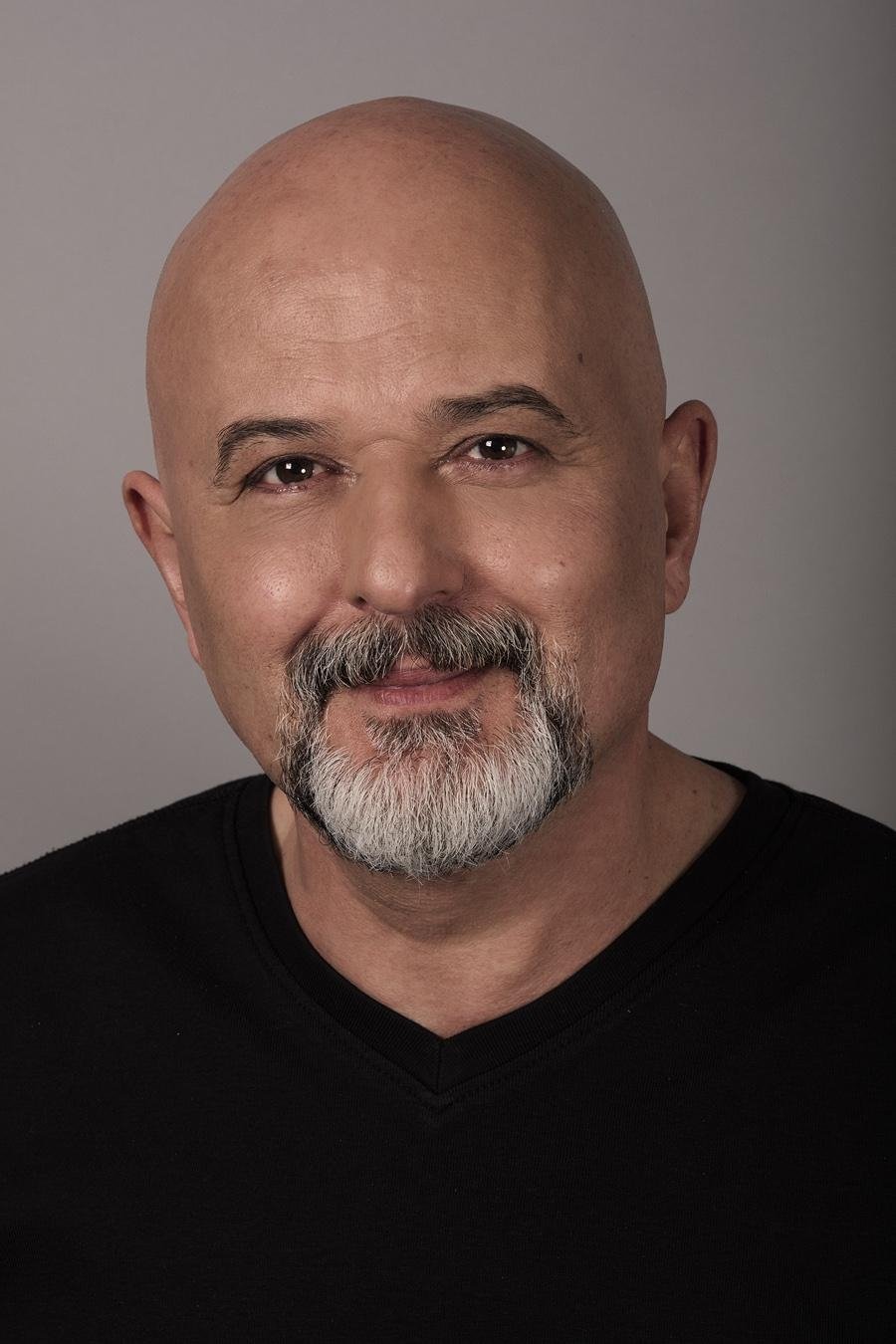 Cem Emüler backdrop