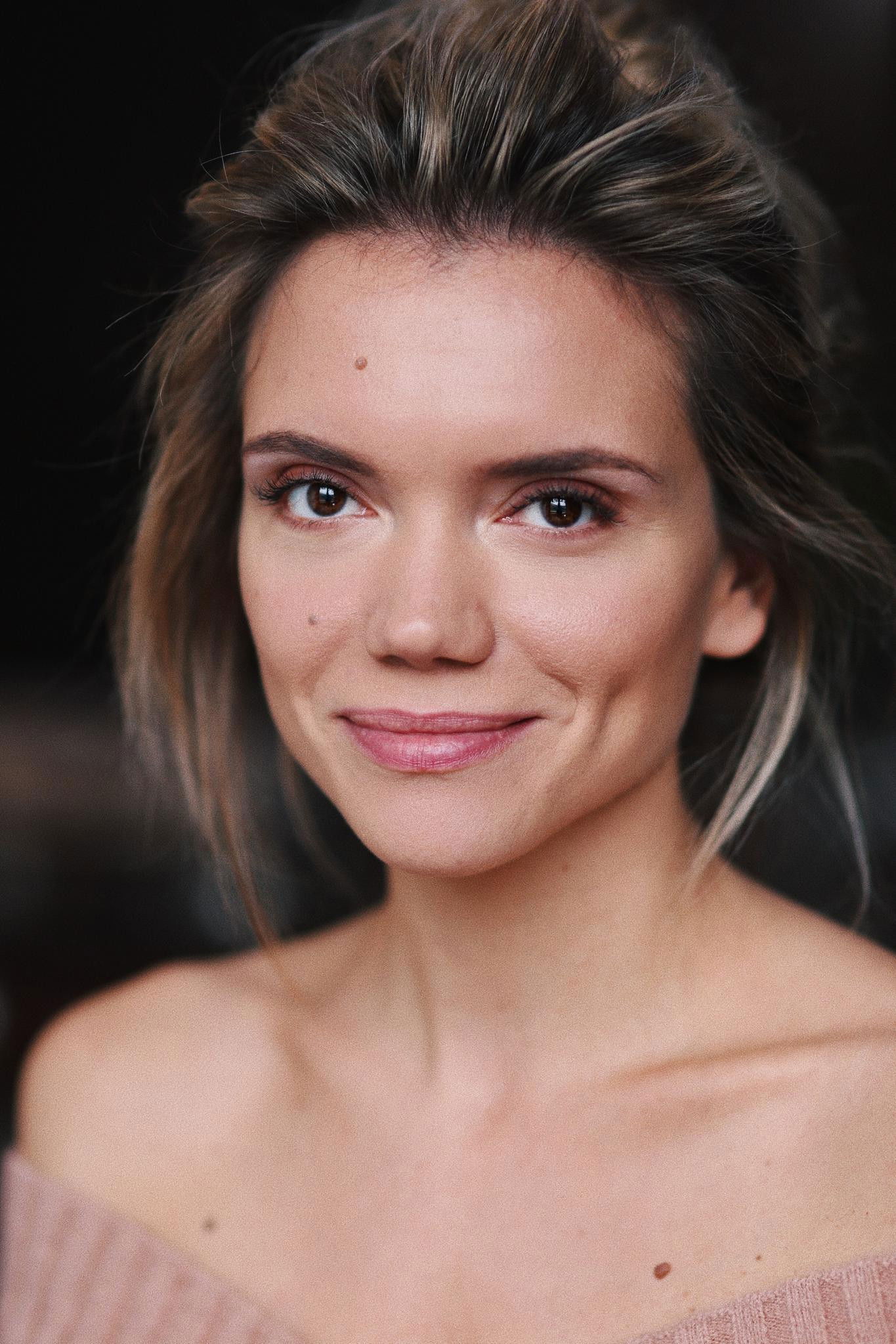 Valeriya Dergileva backdrop