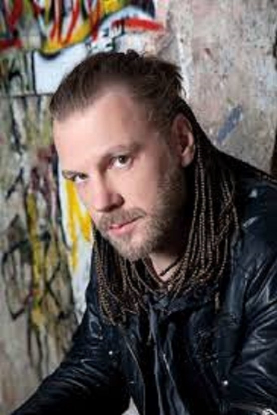 Kostas Spiropoulos backdrop