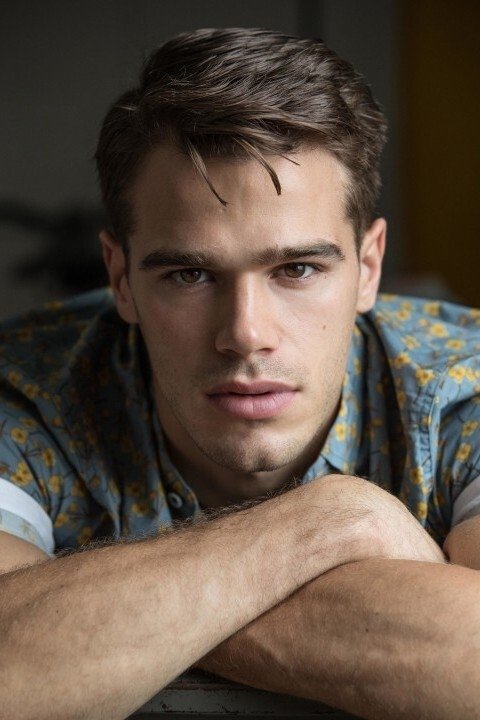 Tucker Des Lauriers backdrop