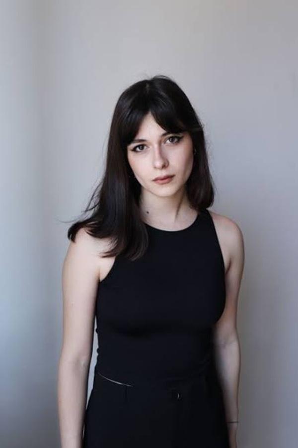 Alice Azzariti backdrop