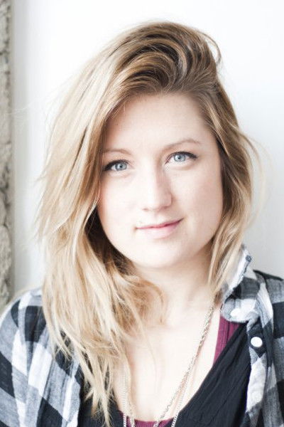 Fanny Bloom backdrop