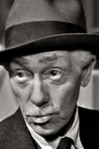 Jean Croué backdrop