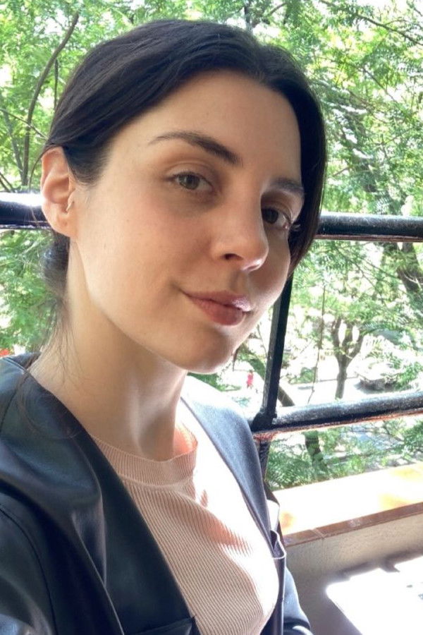 Alexandra Lacaita backdrop