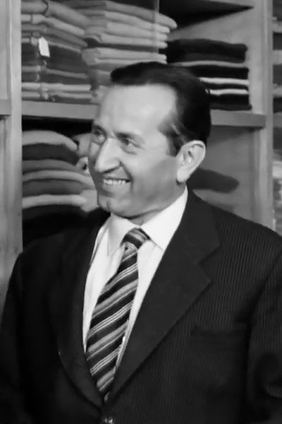 Giannis Kondoulis backdrop