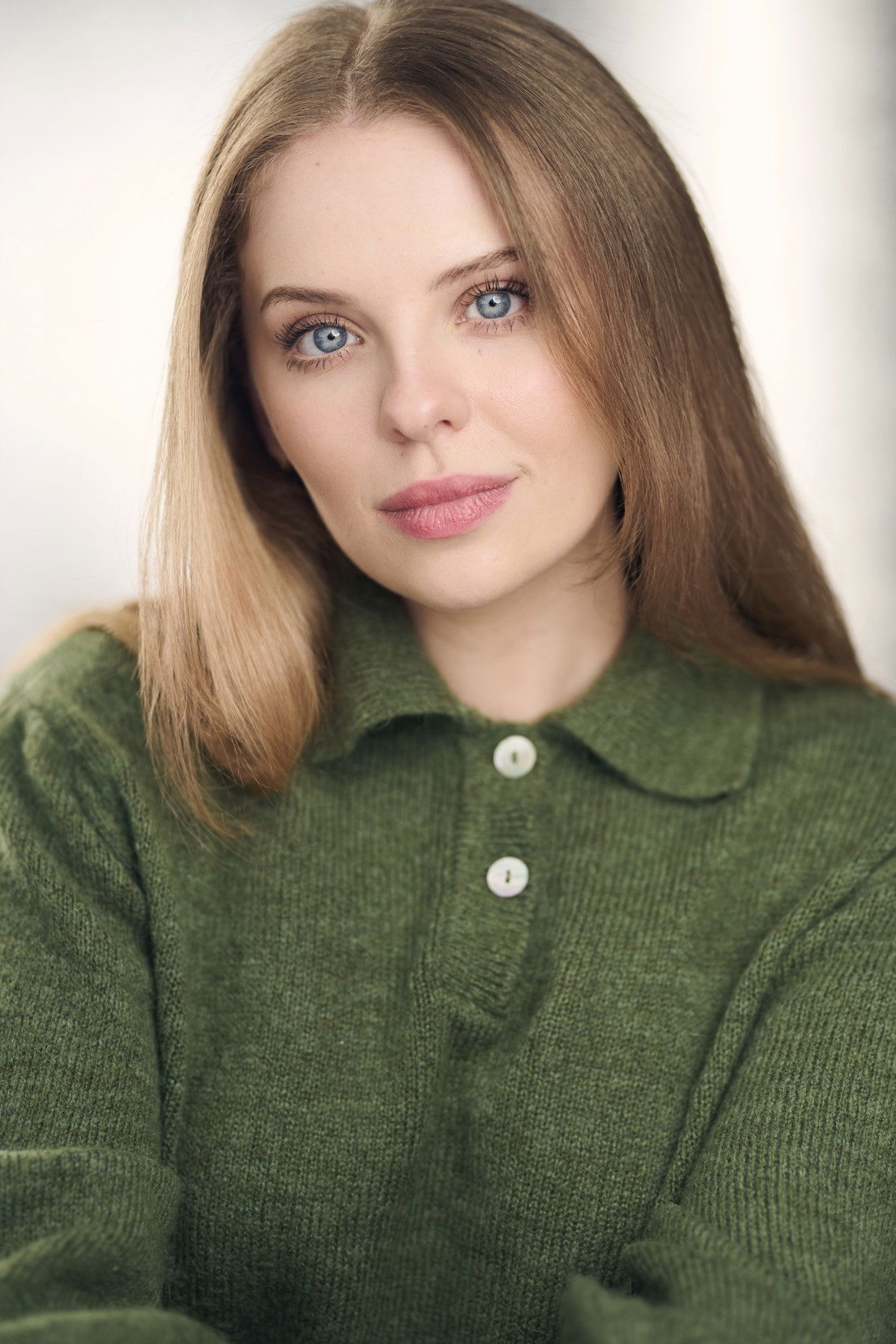 Bianca Castronovo backdrop