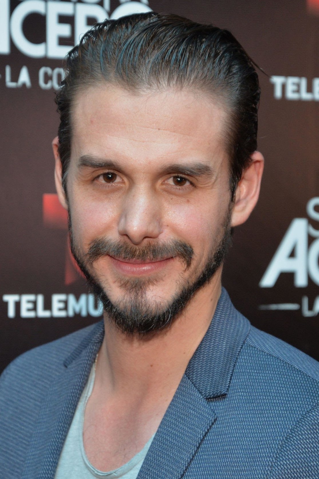 Oscar Priego backdrop