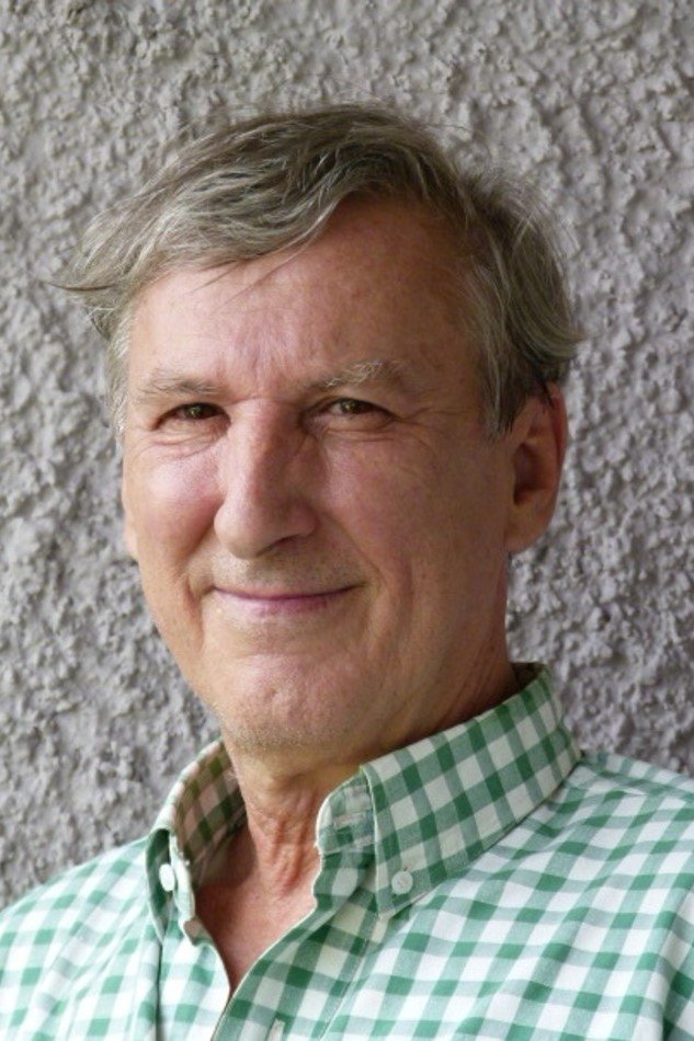 Roland Selva backdrop