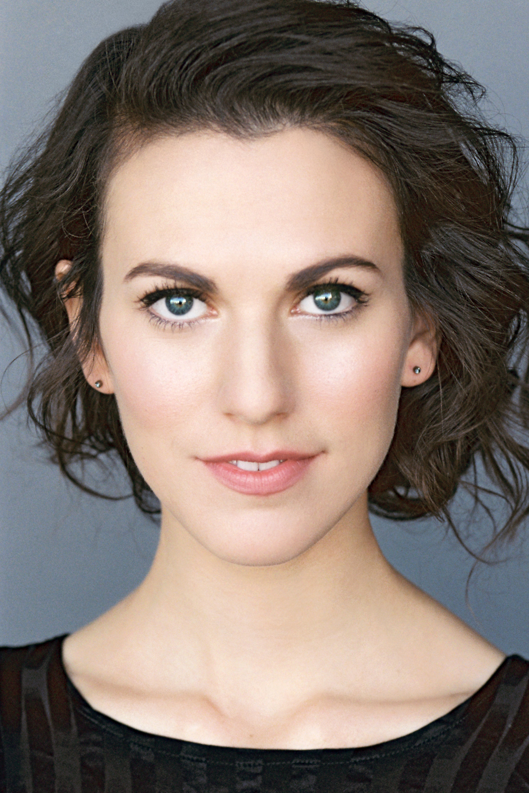 Lara Lihiya backdrop