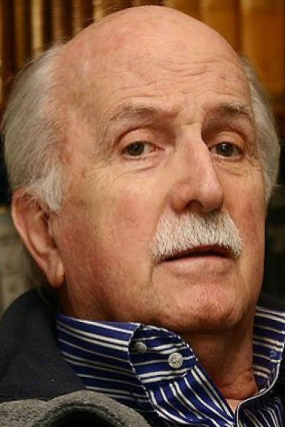 Andrés Rillón backdrop